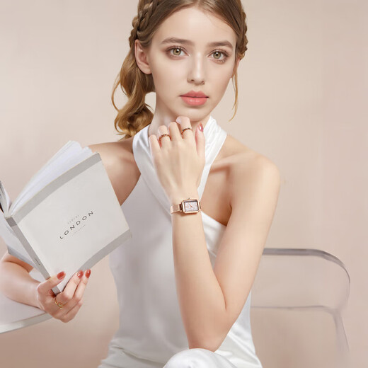 Burberry birthday gift for girls, girlfriends, wives and best friends, niche high-end exquisite ladies, practical and practical for New Year's Day, gradient pink mesh belt (necklace + bracelet + gift box)