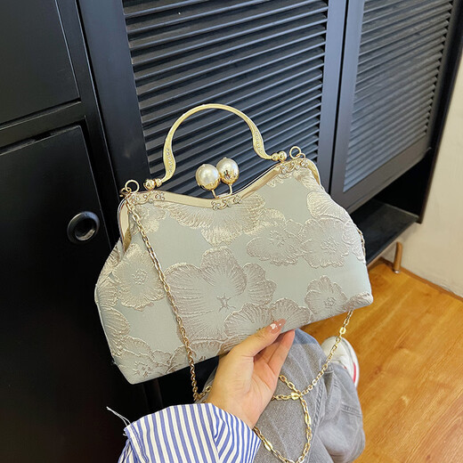 Kuqidaishu bag Frauenmodet gestickt Pearl Clamp Hand Cheongsam Bag 2024 Neue Kette One-Shoulder Flower Crossbody Bag Blau