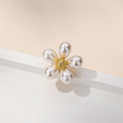 Qlady flower brooch, high-end women's imitation pearl corsage, anti-exposure pin, scarf buckle, niche suit coat accessories