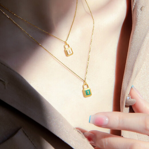 Chiba Jewelry 18K gold white shell diamond pendant Ping An K gold lock necklace new style gift for girlfriend 18K gold white shell diamond pendant/gold weight about 0.5g