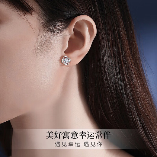 Fat Donglai's same style pt950 platinum earrings moissanite women's four-leaf clover earrings niche main stone 50 points four-leaf clover earrings + luxury gift