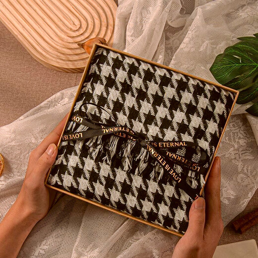 Miao Yijia New Year Gift Boys Birthday Gift Practical High-end Gift Box Scarf Men Boyfriend Husband Dad Wish Snow Gift Box Scarf + Aromatherapy + Greeting Card