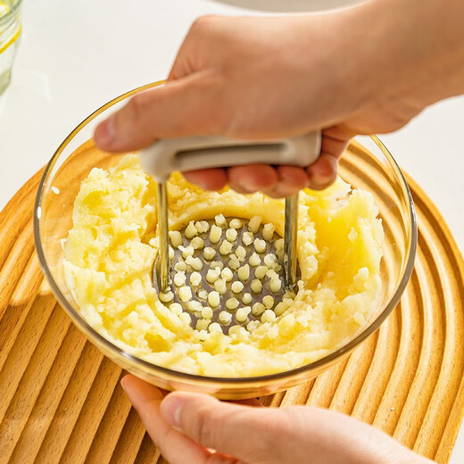 Modern housewife mashed potato masher baby food supplement masher spoon mashed potato artifact rolling masher 304 stainless steel masher-yellow