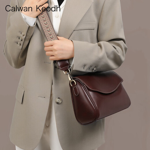 CALWAN KEODH Sac officiel Sac pour femmes Sac Nouveau été Crossbody Sac à grande capacité Sac d'oreiller cadeau d'anniversaire pour sa petite amie [Café à vin] Luxury Luxury polyvalent haut de gamme Simple et cœur-cœur petite petite amie