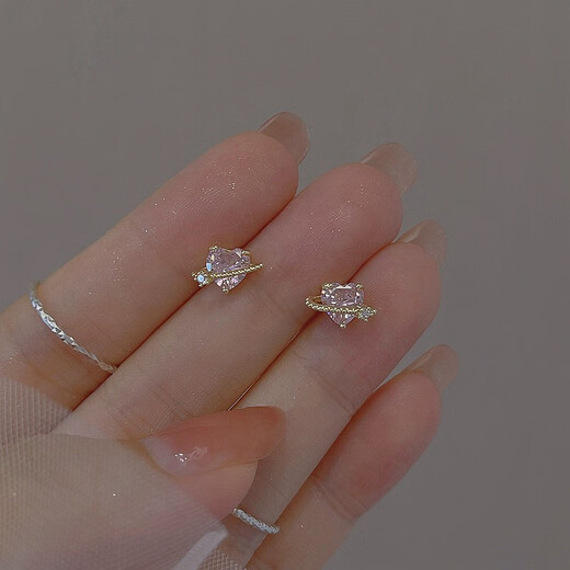 925 silver pink zircon love earrings, feminine niche design, Japanese and Korean light luxury heart-shaped earrings, a pair of pink diamond love earrings