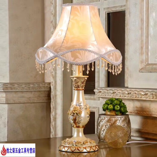 XMSJ CHAMBRE Bureau lampe de chevet de lit européen Style pastoral rétro Rétro classique American White Living Room Étude Best Friend Wedding Gift 9928a Clivia Golden Ahmadade Button Interrupteur