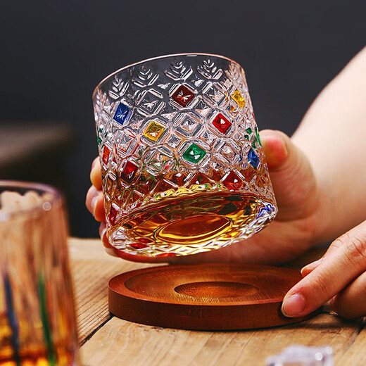 Karakatsu Ting Whiskey Cup Gyro Cup Painted Rotating Decompression Foreign Wine Cup Internet Celebrity Glass Cup Home Gift Cup Grid Pattern + Base