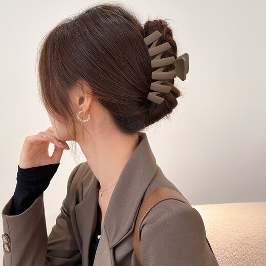 Xiangwan Korean internet celebrity simple hair clip grab clip for female large shark versatile clip available in all seasons Coffee color clip
