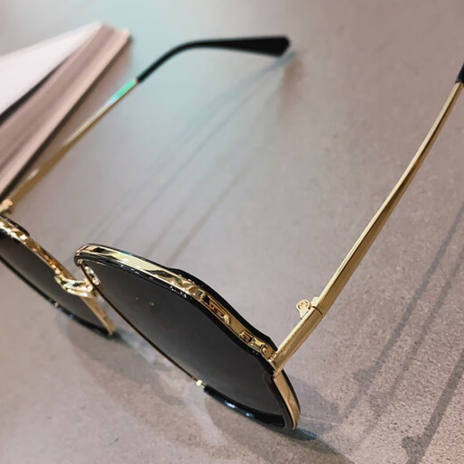 Mijilin 2022 new style sunglasses for women, sun protection, slimming, large frame, fashionable Korean version, Internet celebrity, same style, versatile sunglasses, white glasses + mirror box + mirror cloth