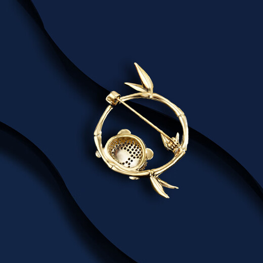 Marco Bizzarri's national trendy creative jewelry, versatile bamboo panda brooch, high-end female cute anti-exposure pin, niche accessories gift, holiday gift for friends, anniversary gift for girlfriend and wife