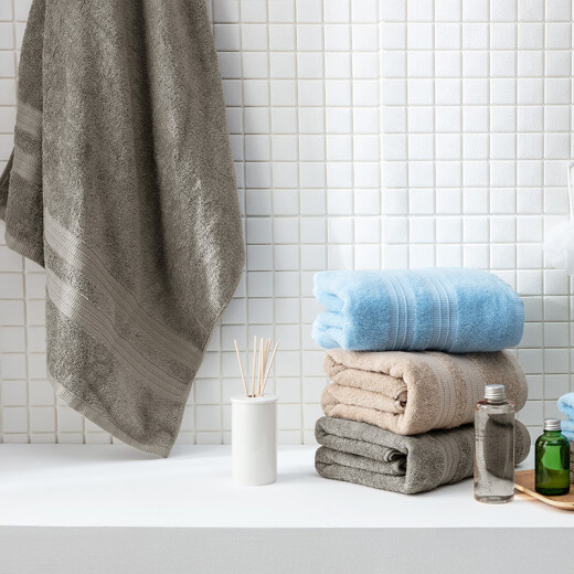 Made in Tokyo, the Egyptian long-staple cotton bath towel is thickened and quickly absorbs water. It is not suitable for shedding and is not suitable for shedding. The cotton is aristocratic brown.