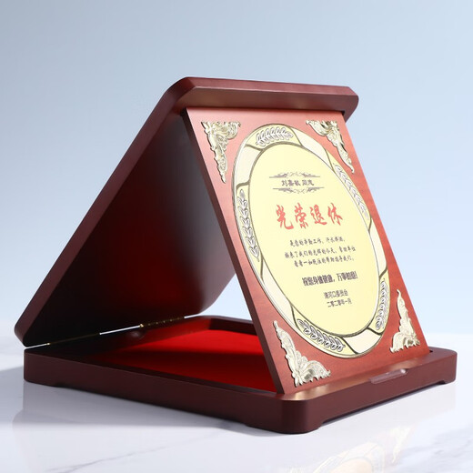 Little légende Glorious Retirement Souvenir Personnalisation de la banque Assurance Employé Dissignation Coured Teacher Colleague Employee Retirement Gift Wooden Wooden Support Médaille de médaille Certificat de carte