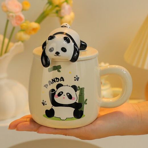 Busy farmer mug for girls, good-looking souvenir, ceramic mug with lid and spoon, panda birthday gift, cute gift box, giant panda (lid + exclusive spoon) sitting