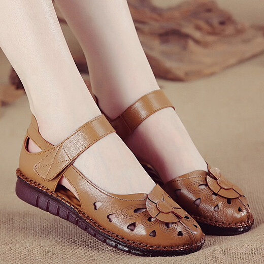 
Owat brand mother sandals for women in summer, jurer leather, flat heel soft sole, middle-aged and elderly women's shoes, flat sole non-slip grandma shoes, middle-aged and elderly people's hole leather sandals for women new style 9903 red 38