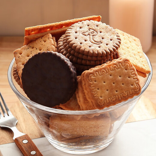 
Macchi Xinxin Malaysia imported biscuit gift jar exquisite barrel gift box must have multi-flavor casual snacks for holiday gifts Domis (gift bag) 700g