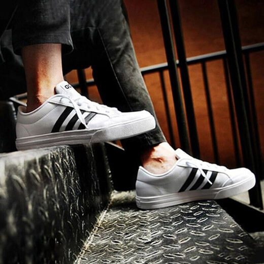 阿迪达斯 （adidas）男鞋2025秋冬夏低帮运动鞋休闲鞋轻便透气篮球鞋板鞋小白鞋AW3889 AW3889/经典款 44