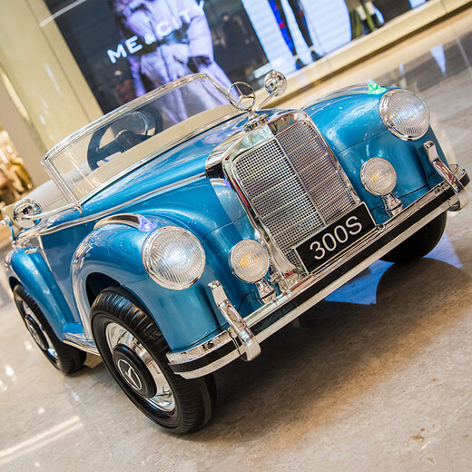 Harley Bella Mercedes-Benz classic car remote control car children's electric car four-wheel walking artifact child baby toy car can sit on ivory rice