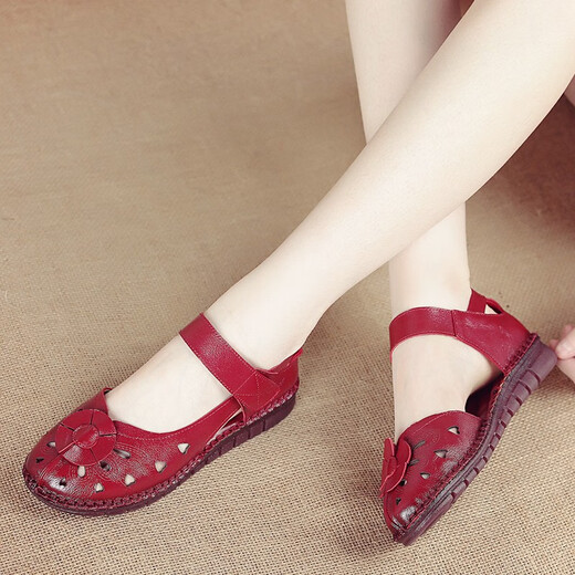 
Owat brand mother sandals for women in summer, jurer leather, flat heel soft sole, middle-aged and elderly women's shoes, flat sole non-slip grandma shoes, middle-aged and elderly people's hole leather sandals for women new style 9903 red 38