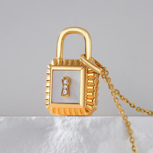Chiba Jewelry 18K gold white shell diamond pendant Ping An K gold lock necklace new style gift for girlfriend 18K gold white shell diamond pendant/gold weight about 0.5g