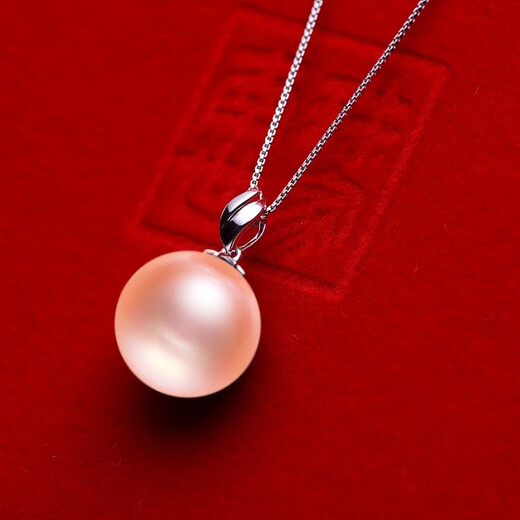 Drops of water form pearls. Nanzhu family's round freshwater pearl pendant 925 silver leaf shape solid necklace as a gift for my wife. 9-10mm flawless pink pearl.