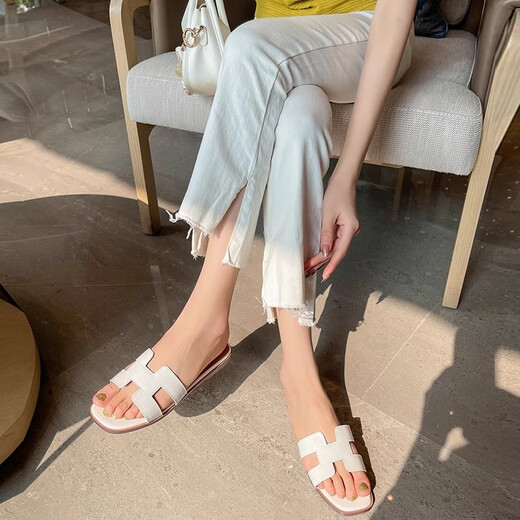 
Xier slippers for women wearing summer anti-slip flat-soled fashion home sandals fairy little fragrant pearl flip-flop beach sandals French small fragrant slippers khaki color [37]