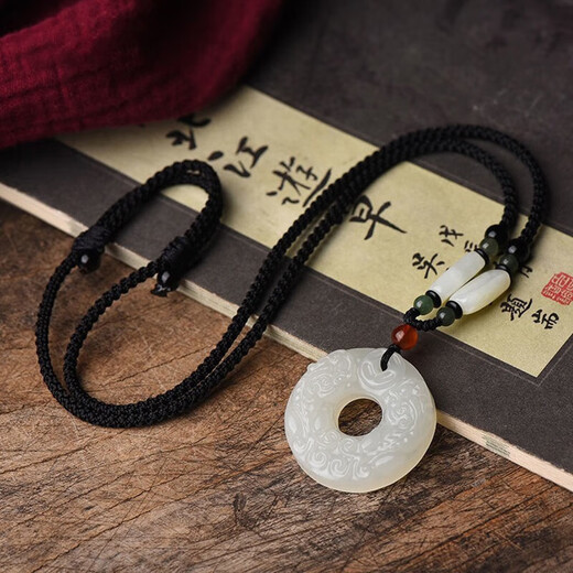 Qi Xiaomi Ancient Style Jade Pixiu Necklace Men's National Style Peace Buckle Pendant Retro Valentine's Day Practical Gift for Girlfriend Necklace + Exquisite Gift Box