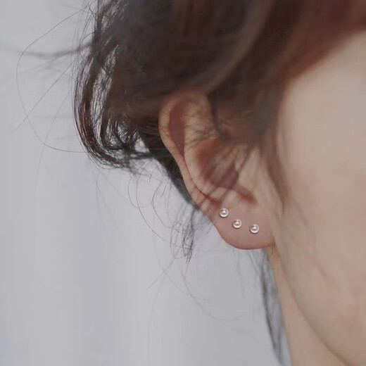 Beautiful ear sticks with ear plugs, resin earrings suitable for women with pierced ears, transparent invisible anti-blocking needles for students, no need to remove them while sleeping, 60 peas, transparent + ear plugs