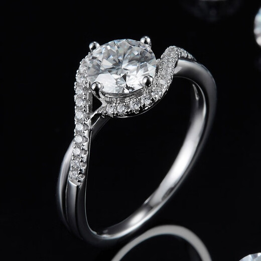 AVHE white platinum angel eye carat diamond ring twisted arm set with cultivated diamonds. Married man gives girlfriend and wife Chinese Valentine's Day. Platinum guardian cross-30 points cultivated diamonds.