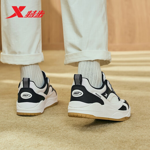 Xtep Men's Shoes Men's Yujie Winter Warm Outdoor Sports Shoes Fashionable and Versatile Black/Sail White Size 42