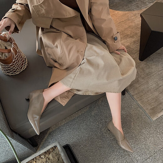 Asamachi small heel short boots for women French retro pointed toe bare boots cowhide medium heel cat heel ankle boots stiletto women's leather boots deep mouth women's shoes khaki gray 36