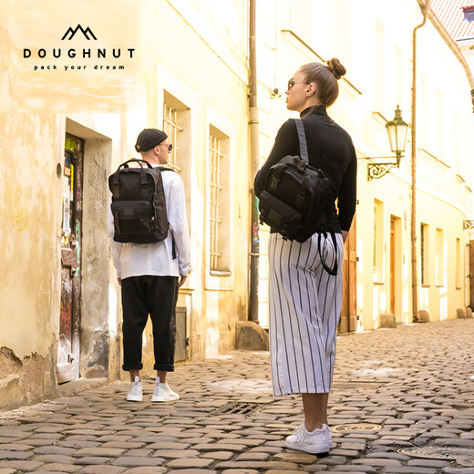 Donut Macaroon Donut Black Pure Black Men and Women Sac à école de voyage en plein air sac à dos léger 16L