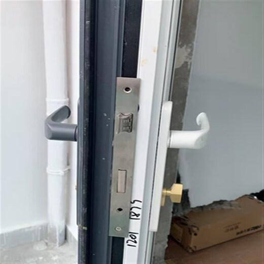 Plastikstahl 9225 Altes Verriegelungskörper Handschloss 8535 Doppeltür 8530 Schwung Tür Balkon Schloss Schloss Kern gebrochener Brücken Aluminium Nr. 8 9235 Schlosskörper enthält nicht klar Lockkern klar