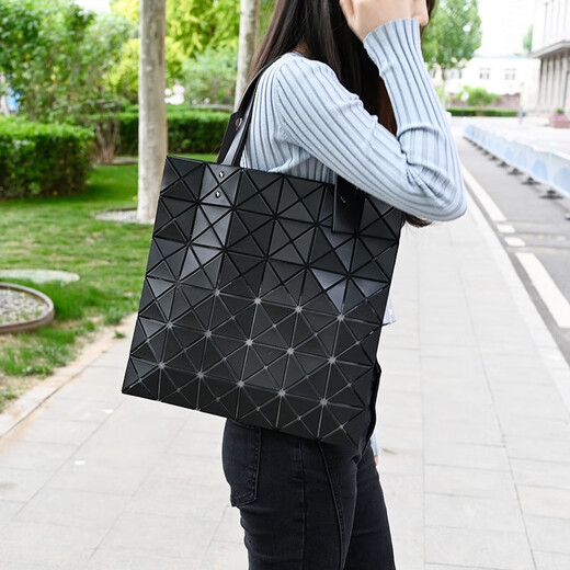 Isseymiyake Miyake Problema [Suministro directo de marca] Bolsa de mujer Luz de lujo Bag Bag Shoulse Bag Bag de NEX NUMA DE LA GUSTA AG683 43 BEIGE FROSTADO