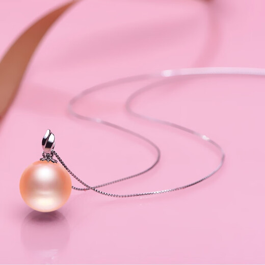 Drops of water form pearls. Nanzhu family's round freshwater pearl pendant 925 silver leaf shape solid necklace as a gift for my wife. 9-10mm flawless pink pearl.