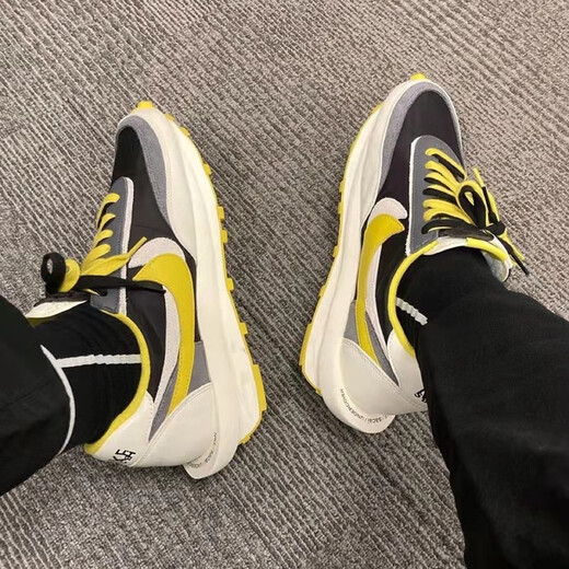 耐克（NIKE）Sacai Undercover高桥盾联名灰黑黄跑鞋 -300-600海外直邮 DJ4877-300 36.5