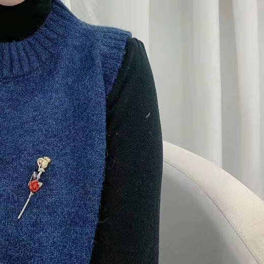 Stanwyck 2024 Rose Gentle Temperament Three-dimensional Rose Brooch Retro Pin Brooch Suit Accessories Gift Rose Brooch