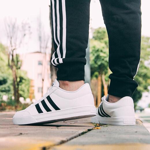 阿迪达斯 （adidas）男鞋2025秋冬夏低帮运动鞋休闲鞋轻便透气篮球鞋板鞋小白鞋AW3889 AW3889/经典款 44