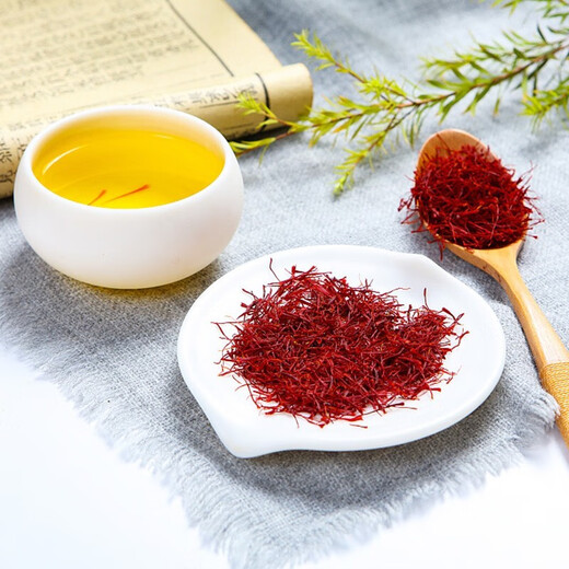 
QOMO Selected Saffron Full Red Filament Tibetan Saffron Health Tonic for Women Soak in Water to Drink Nutritional Health Gift Box Saffron 3g [Gift Box]