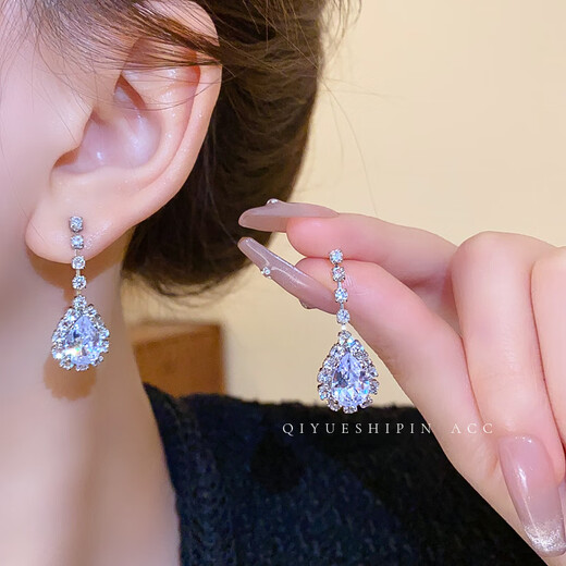 DL 1998 Fat Donglai Same Style Wedding Necklace Tassel Bridal Dress Light Luxury Niche Clavicle Chain Female Sensation Dinner Necklace 2024 Silver - Sparkling Diamond Water Drop Tassel Necklace + Earrings