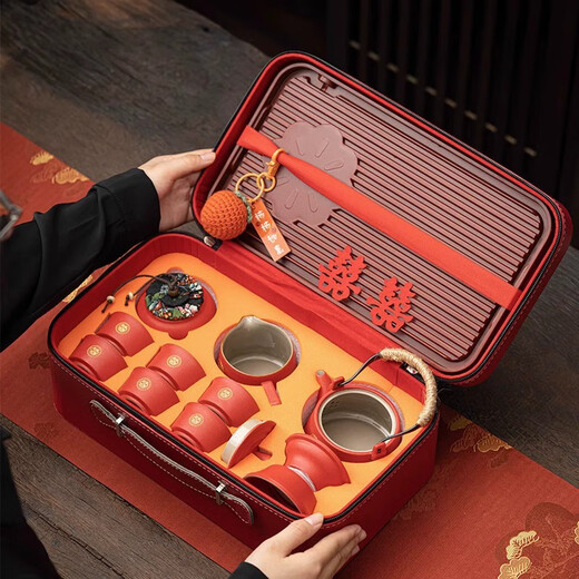 Ingrid gives the newlyweds a wedding gift, a high-end practical dowry for besties, an engagement tea cup and tea set, a complete set of wedding gifts, a wedding tea set, and a century-old Haohe leather bag.