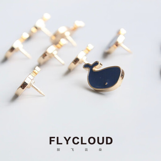 Cartoon creative couple brooch, cute Japanese niche metal badge, student clothes, bag pendant, accessories pin, little black whale + little white whale