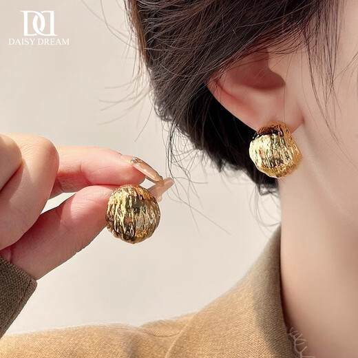 DAISY DREAM French metal earrings women's silver needle unique golden earrings 2025 new hot style light luxury high-end earrings metal texture arc earrings 925 silver needle