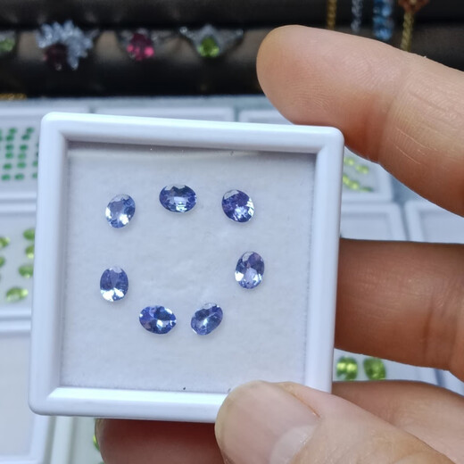 Yixiang's national stone tanzanite produced in Tanzania is natural unburned, pure and full of fire color 3*4 purple tone natural tanzanite