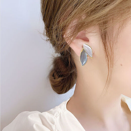 Yizhuchunleaf French niche design without pierced ears simple ins elegant forest style super fairy ear clip earrings ear clip style (suitable for non-pierced ears) blue and white leaves