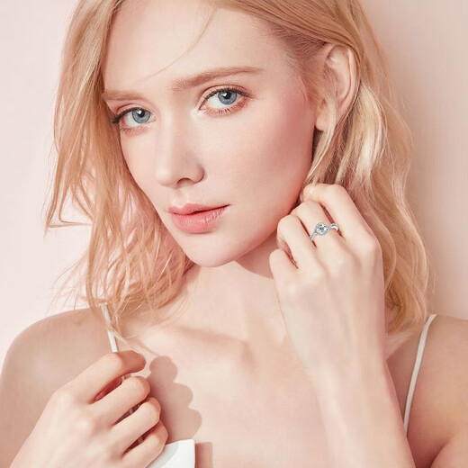 AVHE white platinum angel eye carat diamond ring twisted arm set with cultivated diamonds. Married man gives girlfriend and wife Chinese Valentine's Day. Platinum guardian cross-30 points cultivated diamonds.