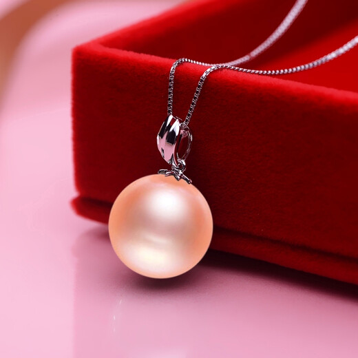 Drops of water form pearls. Nanzhu family's round freshwater pearl pendant 925 silver leaf shape solid necklace as a gift for my wife. 9-10mm flawless pink pearl.