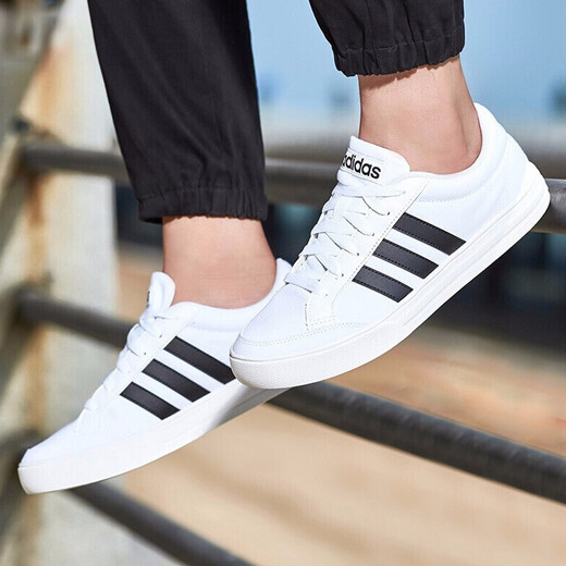 阿迪达斯 （adidas）男鞋2025秋冬夏低帮运动鞋休闲鞋轻便透气篮球鞋板鞋小白鞋AW3889 AW3889/经典款 44