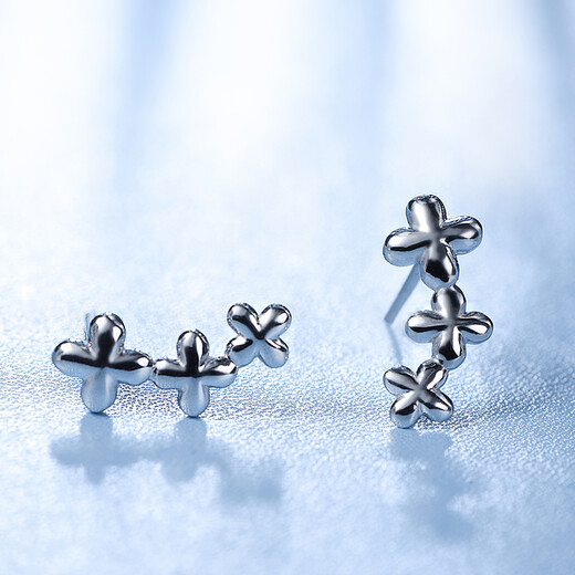 Pt.Charm platinum earrings for women, pt950 platinum earrings, simple and versatile, four-leaf clover, daisy, gift for God, in stock, national inspection certificate, 1.8-1.9g pair