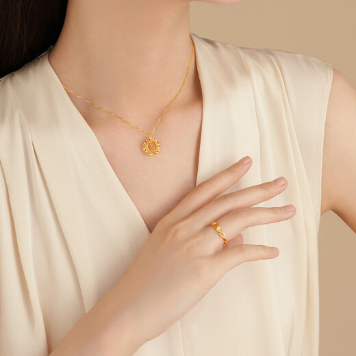 Chow Tai Fook 17916 Series Dream Weaver Sugar Cube Garden Pendant 22K Gold Necklace Women's Chain Rose Garden E127672 About 40cm