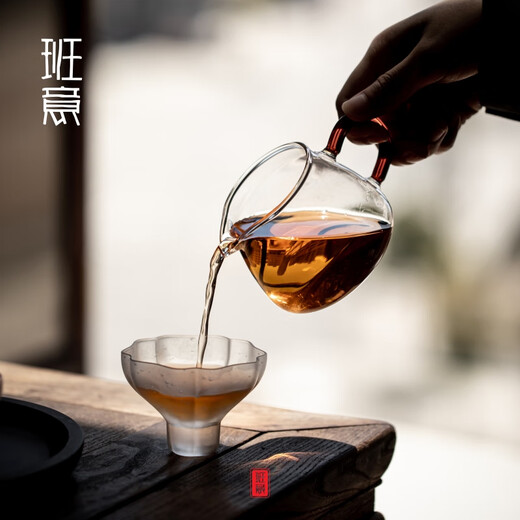 Banyi Fair Cup, Male Cup Tea Divider, Tea Splitting Cup, Tea Sea 200ML Purely Handmade High Borosilicate Heat-Resistant Glass, Mini Small Sea of Flowers (200ML), Red Handle